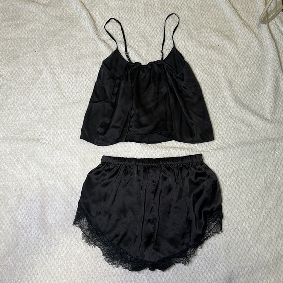 BOOHOO SATIN PJ SHORT SET SIZE SMALL - Picture 2 of 2